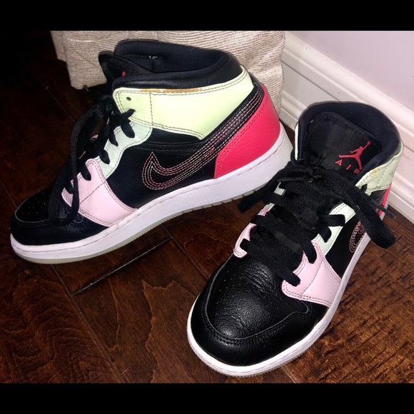 Jordan Shoes - Jordan 1 Mid Glow-In-The-Dark (GS)
